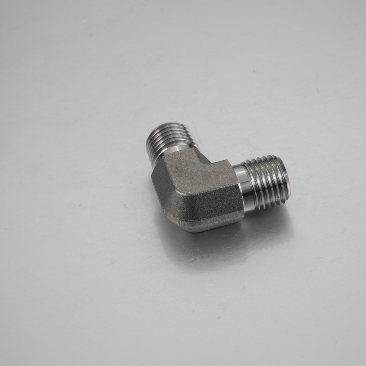 Instrument 90 Degree Elbow MXM Pipe Fitting