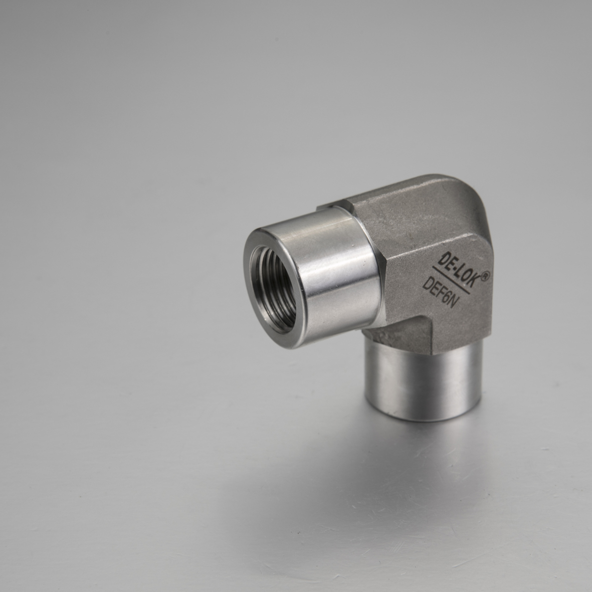 Instrument 90 Degree Elbow FXF Pipe Fitting