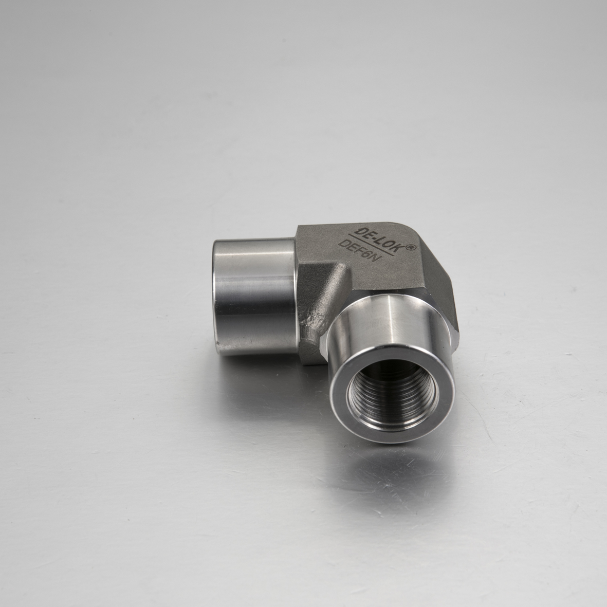Instrument 90 Degree Elbow FXF Pipe Fitting
