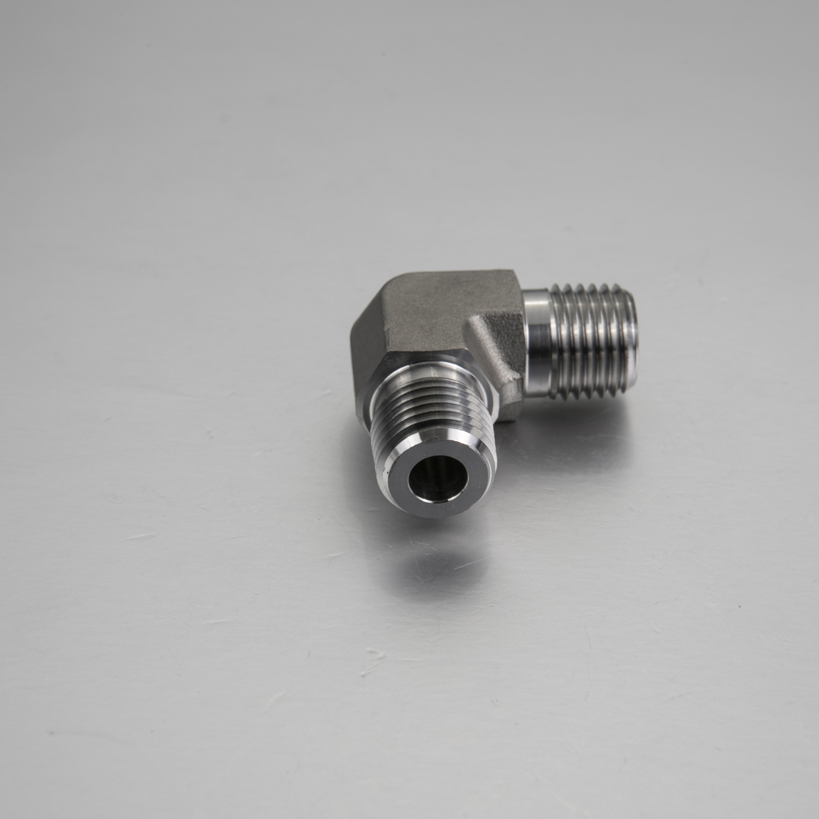 Instrument 90 Degree Elbow MXM Pipe Fitting