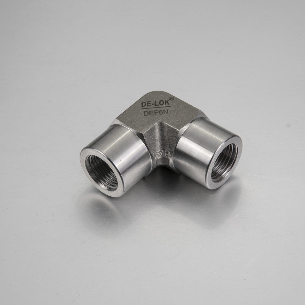 Instrument 90 Degree Elbow FXF Pipe Fitting